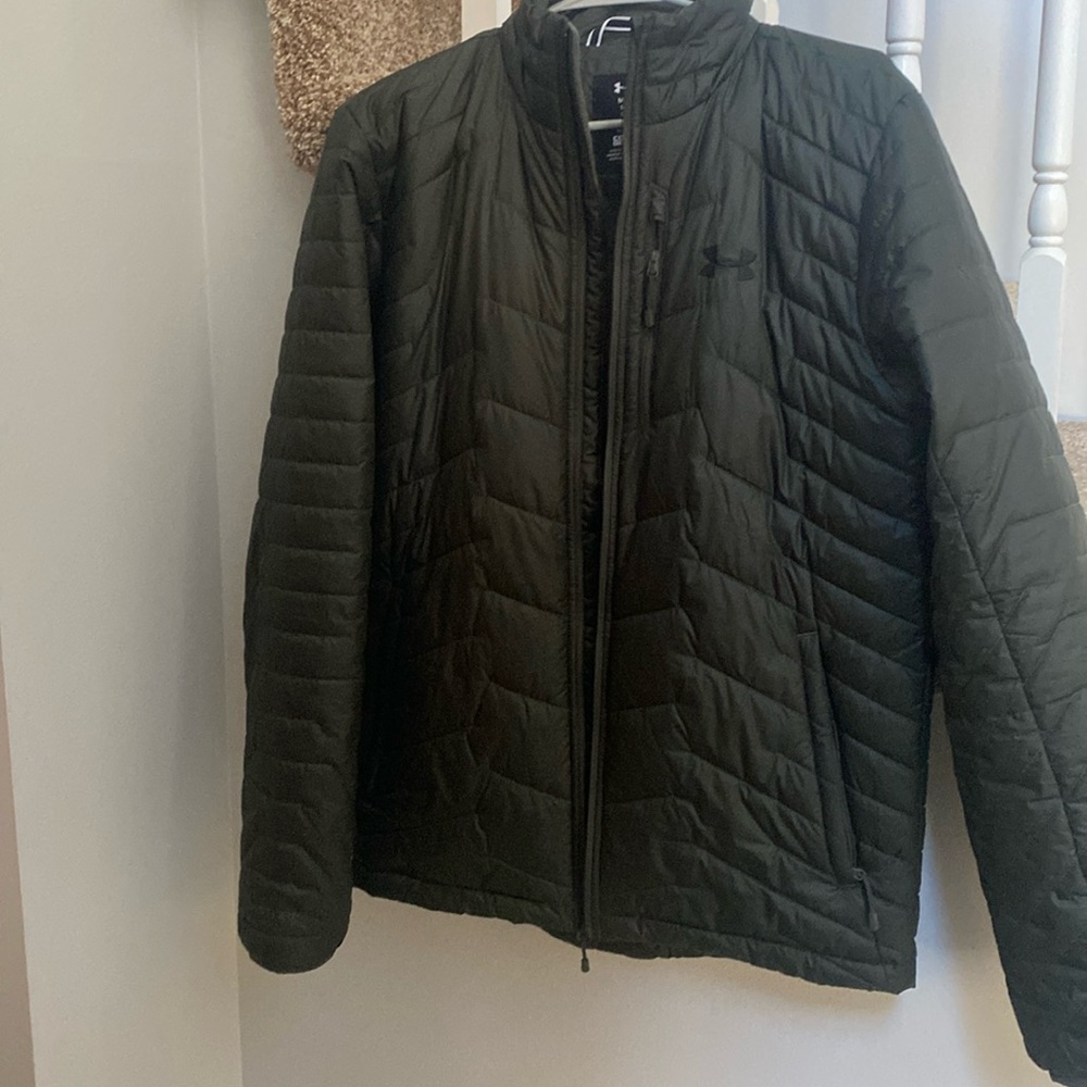 Under armour Mens puffer winter jacket lightweight but warm.
